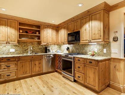 signature-knotty-alder-distressed-kitchen-cabinets-420x320 ...